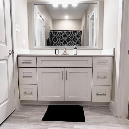 Welcome To Our Spacious 2-Bedroom 2-Bathroom Located In The City Of Houston, Texas! エクステリア 写真