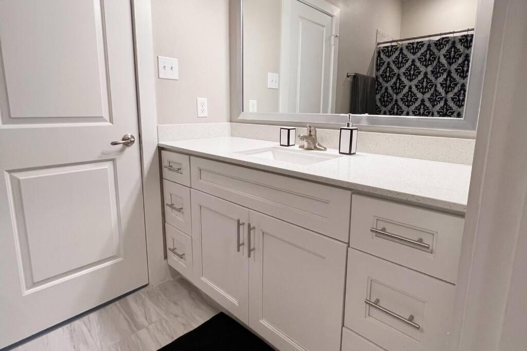 Welcome To Our Spacious 2-Bedroom 2-Bathroom Located In The City Of Houston, Texas! エクステリア 写真