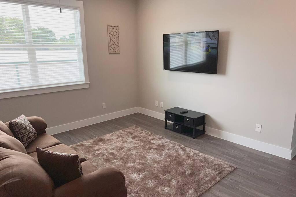 Welcome To Our Spacious 2-Bedroom 2-Bathroom Located In The City Of Houston, Texas! エクステリア 写真