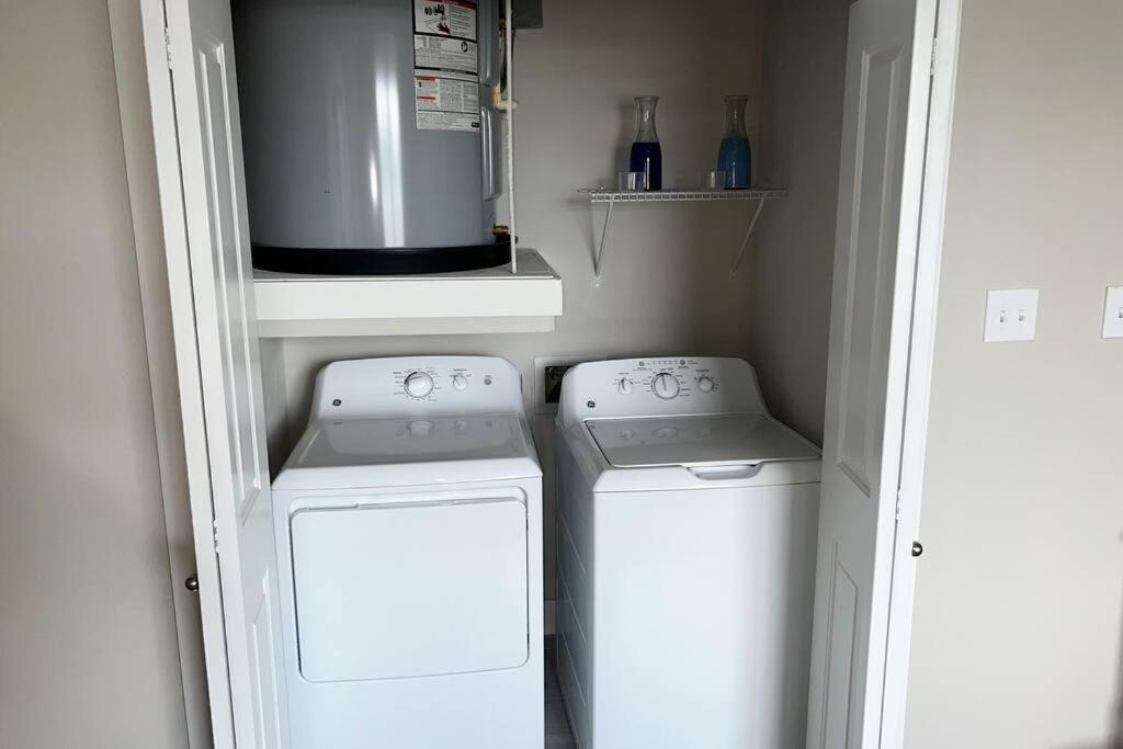 Welcome To Our Spacious 2-Bedroom 2-Bathroom Located In The City Of Houston, Texas! エクステリア 写真